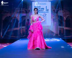 Priyanka Fashionvillas Exquisite Tapestry at Bihar Couture Runway – Style  and Strike
