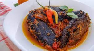 Dengan demikian, anda akan dapat menyajikan hidangan istimewa untuk keluarga tercinta. Resep Lele Pedas Kemangi Harumnya Bikin Perut Lapar