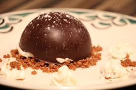 Demi Sphere Au Chocolat Mousse De Poires Et Croustillant Speculoos Annesogood Desserts Sans Oeufs Idee Recette Dessert Gateaux Et Desserts