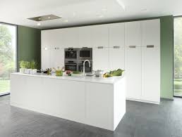 strakke witte moderne keuken met een eiland belgisch design moderne keukens moderne keuken keuken interieur