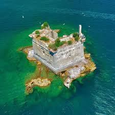 This is the kind of tower you're building in your harbors to defend against pirates. Ø§Ù„Ø·Ø¨ÙŠØ¹Ø© Ø¨Ø±Ø¬ Ø³ÙƒÙˆÙ„Ø§ Ø¥ÙŠØ·Ø§Ù„ÙŠØ§ Scola Tower Italy Facebook