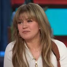 She looked stunning last night! 🤩❤😍 ♡ ♡ ♡ ♡ ♡ ♡ ♡ ♡ ♡ ♡ ♡ #kellyclarkson  #TheVoice #teamkelly #Pop #FanPage #TheKellyClarksonShow #holdontome  #wayfairxkellyclarkson #sexy #inlove #hot #beautiful #AMomentLikeThis  #Flawless #Breakaway #