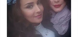 الفنانة سلاف فواخرجي هي من أشهر الممثلات السوريات الآتي لعبن أدواراً مهمة ومتنوعة في عدة مسلسلات سورية غنشهرت على مستوى الوطن العربي. Ø§Ø³Ø±Ø§Ø± Ø¨Ø§Ø¨ Ø§Ù„Ø­Ø§Ø±Ø© Ø®Ø±ÙˆØ¬ Ø³Ù„Ø§Ù ÙÙˆØ§Ø®Ø±Ø¬ÙŠ Ù…Ù‚Ø§Ø¨Ù„ Ø¹ÙˆØ¯Ø© ÙƒÙ†Ø¯Ø§ Ø­Ù† Ø§