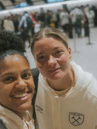 Czech-ing in 😉✈️ Verena Cam