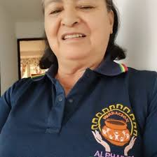 Hola amigos alguien me puede decir que es este arbolito si es limón o  naranjo yo sembré unas semillas de limón y de naranjo pero no recuerdo  donde sembré la de naranjo