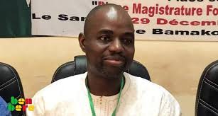 Bab.la is not responsible for their content. De Quoi Je Me Mele Plutot Fatou Bensouda Que Le Procureur Kassogue Benbere