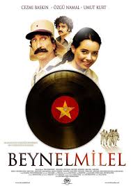 Döneme hâkim oldukları her hallerinden belli yaratıcı ekip. Beynelmilel 2006 Filmaffinity