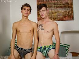 Johnny Walsh & Theodore Wright Boyfun Gay Porn Video | GayMobile.fr