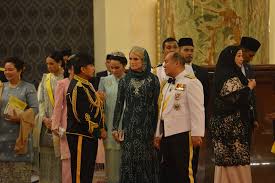 Abdullah, 1 temmuz 1975'te pahang'ın veliaht prensi tengku mahkota olarak atandı. 5 Malaysian Royal Family Members You Might Have A Crush On
