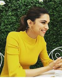 Nice Yellow Dress And Earrings Deepika Padukone Hot Deepika Padukone Style Bollywood Celebrities