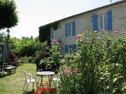 great guest house accommodation for families just to the north of la rochelle complete with a swimming pool and the loan la rochelle family attraction france