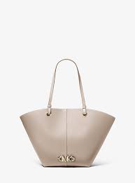 Nouveau michael michael kors cooper messager sac à main noir avec du matériel de ton argent nouveau avec les étiquettes. Sacs De Luxe Decouvrez La Nouvelle Collection Michael Kors
