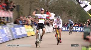 Sur le circuit de bogense, au danemark. Wout Van Aert Le Championnat Du Monde De Cyclo Cross Dans Le Viseur