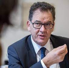 Gerd müller (politician) (born 1955), german politician of the christian social union of bavaria, federal minister for economic cooperation and development gilles müller (born 1983), luxembourgian professional tennis player Entwicklungsminister Gerd Muller Erst Zehn Prozent Der Fluchtwelle Bei Uns Angekommen Welt