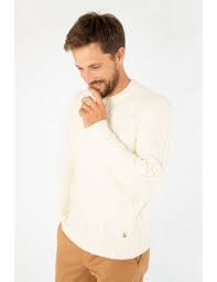 Nous vous proposons une interprétation du pull irlandais avec le fil tweed à l'aspect rustique.on aime sa forme basique col rond, ses maxi torsades.super pull irlandais. Pull Irlandais Heritage En Laine Homme Armor Lux