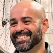 60% das pessoas estao insatisfeitas com seu trabalho e 20% delas já estão  procurando um novo emprego, segundo uma pesquisa encomendada pelo LinkedIn. 