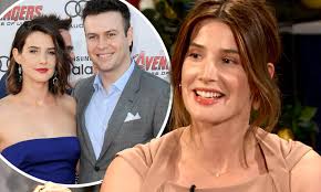 Cobie smulders premieres new show 'friends from college' in gianvito rossi 'portofino' sandals. Cobie Smulders Reveals Her Husband Taran Killam Does Not Remember Their First Meeting Daily Mail Online