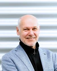 Carmen Perri's Instagram, Twitter & Facebook