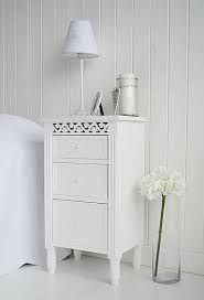 How To Decorate White Bedside Table With Drawers Designalls In 2020 White Bedside Cabinets White Bedside Table Storage Furniture Bedroom