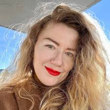 We don't know how Demi Moore sat in her Schiaparelli Couture gown but it  was a winner