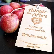 Qui Va Avoir Un Arbre A Son Nom Un Pommier Pinkladyappleofficial A Mon Nom Ca Va Faire De Grosses Pommes Toi Aussi Tu Peux Adopter Apple Nom Nom Instagram