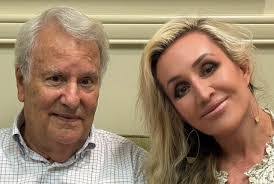 Melinda Hinners's Instagram, Twitter & Facebook