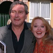 Corrie's Sally Ann Matthews remembers her onscreen dad Mark Eden after his  death