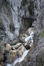 Der klettersteig alpspitze über die sogeannten alpspitz ferrata ist ein klassiker unter den touren in den bayerischen alpen (ist auch für kinder in begleitung erfahrener erwachsener gut zu machen, da der höhenunterschied mit 600hm überschaubar ist); Hollentalklamm Bei Grainau Fotos Schwarzwald Deutschland Walder In Deutschland Reiseziele
