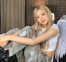 Do You Think That Rose From Blackpink Is The Least Attractive Quora Ladies Day Model Fashion