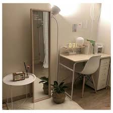 Nah bagi anda yang bingung mau dekorasi apa, kami sajikan beberapa ide menarik untuk dicoba, baik untuk kamar anak bayi, remaja, kos, area mungil. 6 Barang Wajib Untuk Dekor Kamar Ala Drama Korea