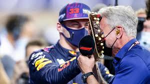 David coulthard hat eine größe von ca. Max Verstappen Wirft David Coulthard In Bahrain Eine Geburtstagstorte Mitten Ins Gesicht Eurosport