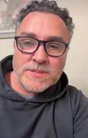 Am Always lonely, by the way no one loves me. I just have to be like this  forever... do you love me... yes or no?? Answer me okay ❤️🥰