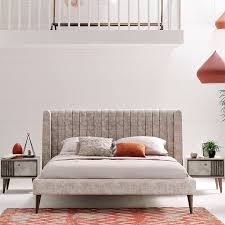 Her zevke hitap etmesi mümkün olan tasarımlar oluşturmaya özen gösteren enza home, uzun ömürlü ve konforlu tasarımları ile memnuniyet yaratacak işlere ismini yazdırmayı. Yatak Odalari Icin 26 Fikir Yatak Odalari Yatak Yatak Odasi