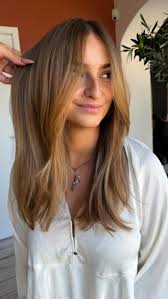 Un léger balayage pour venir illuminer le visage de la belle Adèle 😍,  #hairstylist #coiffeurlemans #lemans #balayage