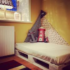 Kuschelecke Fur Das Kinderzimmer Schnell Einfach Maritim Und Gunstig Diy Europalette Palettenmobel K Kuschelecke Kinderzimmer Kinder Zimmer Kuschelecke