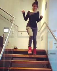 Jennifer Winget In Off Shoulder Black T Shirt Jennifer Winget Jennifer Winget Beyhadh Jennifer