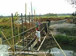 Pengeluaran pemerintah merupakan salah satu aspek penggunaan sumber daya ekonomi yang secara langsung dikuasai dan dimiliki oleh pemerintah (pusat maupun daerah) dan secara tidak langsung dimiliki oleh masyarakat melalui pembayaran pajak. Jenis Jenis Pembelanjaan Pemerintah Pusat Dan Atau Daerah Mas Jokobek Blog