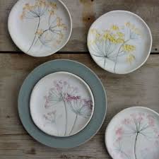 Set alat makan lengkap dengan motif ala jepang. Bosan Dengan Piring Polos 6 Piring Makan Unik Ini Bisa Jadi Pilihan