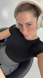 👤(1) Te envió un mensaje privado hace 5 minutos. "De dónde eres?"