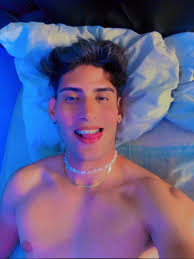 Saludos aquí mi Instagram 👀 @ray.ariias