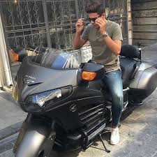 Zengin ve varlıklı olan kimse. Onur Baytan Kimdir Biyografisi Biyografili