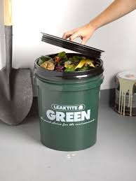 Holds up to 100 gallons of compost (15.6 cubic feet) front door opens for easy access. Kitchen Compost Bin Big Green Compost Bucket Gardeners Com