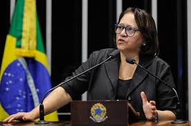 Resultado de imagem para fotos da senadora fatima bezerra