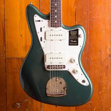 How fender's guitar for jazz guitarists has become the symbol of shoegaze generation. American Original Jazzmaster Fender Max Guitar Max Guitar