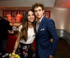 Olivia rodrigo called out sexist criticism of female songwriters who are told they only write songs about boys. Fans Think Olivia Rodrigo S Song Drivers License Is About Joshua Bassett And Sabrina Carpenter