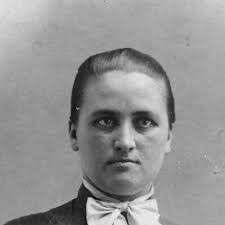 Mary Snowberger's Instagram, Twitter & Facebook