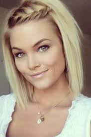 Coiffure Cheveux Courts Carre Long Avec Tresse Sur Le Devant Coiffure Mariee Boheme Coiffure Marie Coiffure Facile Coiffures Simples Coiffure Mariage Carre