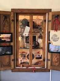 Andrea e i suoi insegnantl lprimi si formano,gli altri si ologna. Un Cranio Con Il Corallo Una Nicchia Con Le Ante In Legno E Un Idea Museo Di Storia Naturale Dell Universita Di Pisa