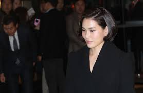 Seo hyun jin plays an aspiring singer who's afraid of going on stage, and kim yoo jung plays a student who helps cha tae hyun's soul. Who Is Lee Seo Hyun Lee Kun Hee Daughter Bio Wiki Age Parents Husband Wedding Net Worth Glob Intel Celebrity News Sports Tech