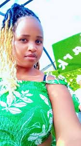 🧓:" Makoti panopamba hapana anonwa doro" 👩:" Saka better hapana  anondikumbira doro rangu"